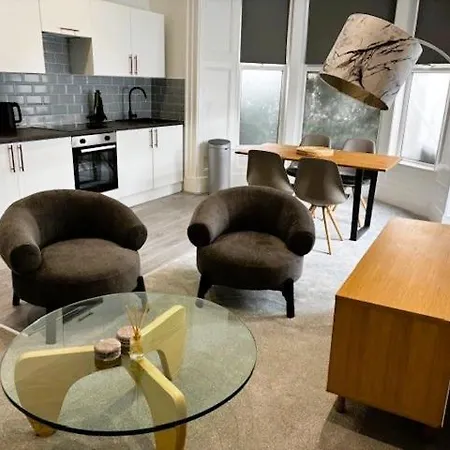 Flat A, 60 Cheltenham Mount, Harrogate, Hg1 1dl