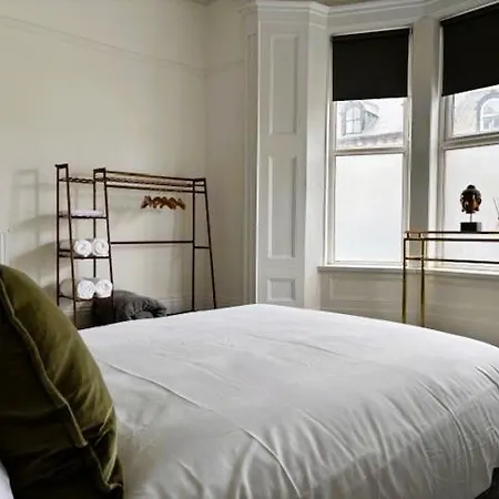 Flat A, 60 Cheltenham Mount, Harrogate, Hg1 1dl Guest house